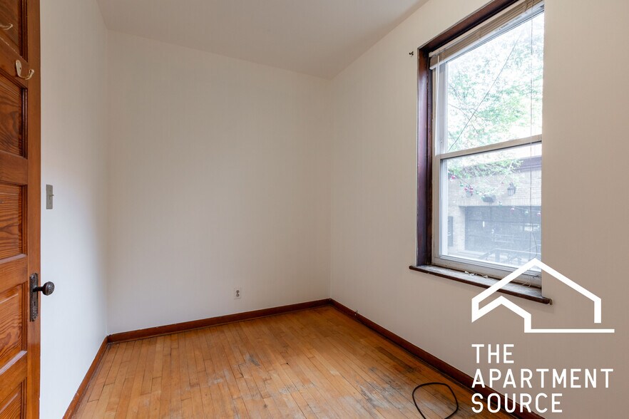Building Photo - 2042 W Armitage Ave
