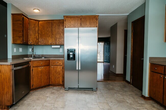 Building Photo - Move-In Ready! 3-Bed Home with Spacious Backyard