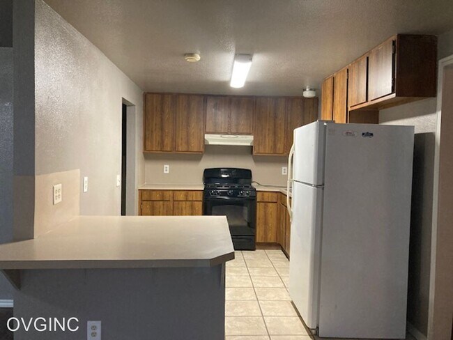 Building Photo - 3 br, 1.5 bath House - 225 SPRUCE ST