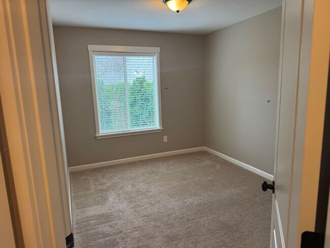 Building Photo - 2706 NE 130th Ct