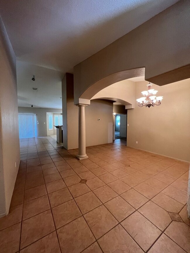 Building Photo - 3 BEDROOM HOME IN FALLS RANCH!