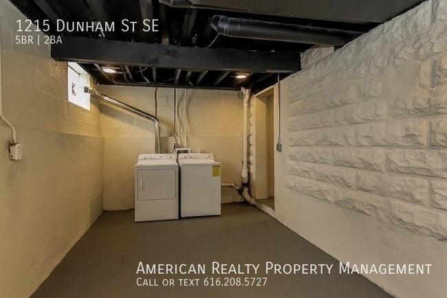 Building Photo - 1215 Dunham St SE