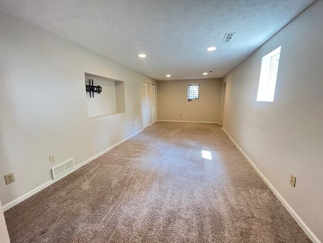 Building Photo - Adorable ranch