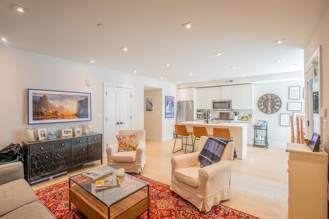 Primary Photo - Stunning 2 BR/2 BA Condo in Lanier Heights!