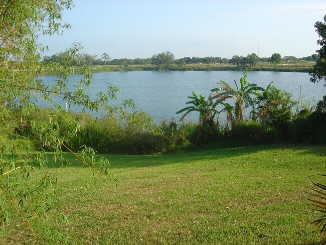 Building Photo - 227 Lake Rachard Blvd