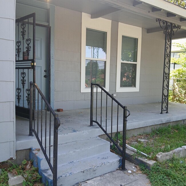 Building Photo - 949 Kney St