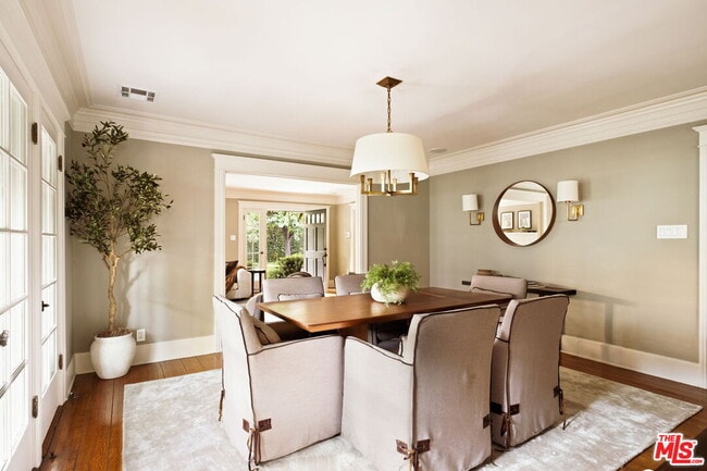 Building Photo - 1438 N Orange Grove Ave