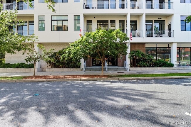 Building Photo - 302 SE Broadway St