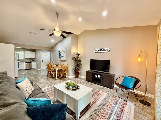 Building Photo - 3487 Balboa Cir