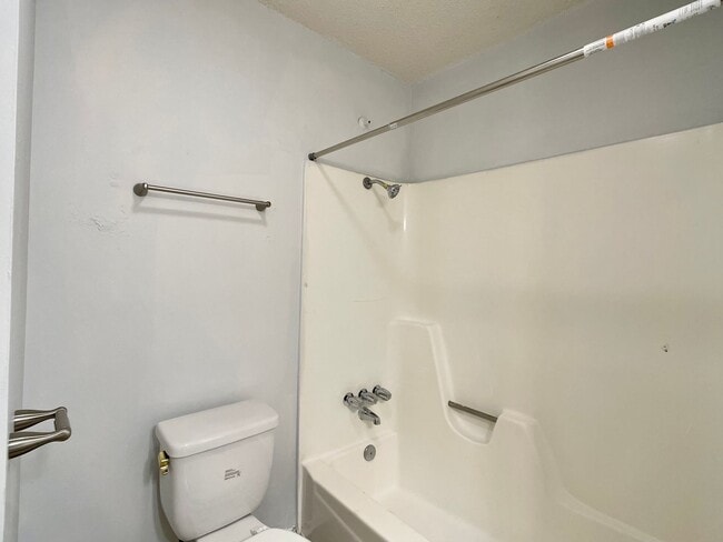 Building Photo - 2/1 Duplex in North Austin