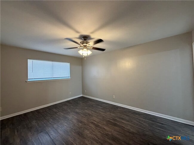 Building Photo - 111 Lancelot St