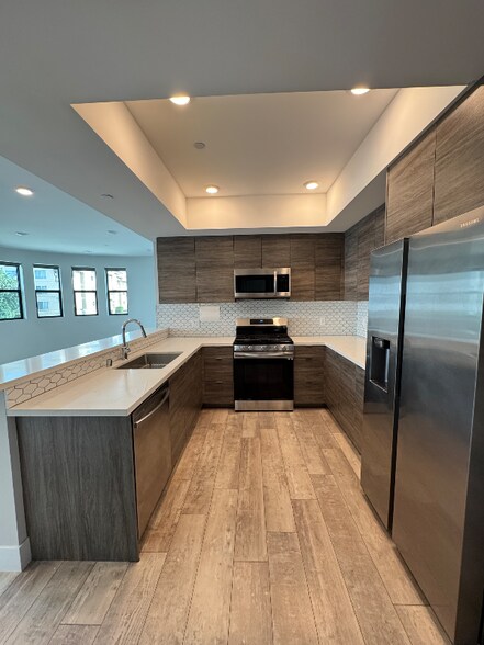 Building Photo - 4383 N Sepulveda Blvd