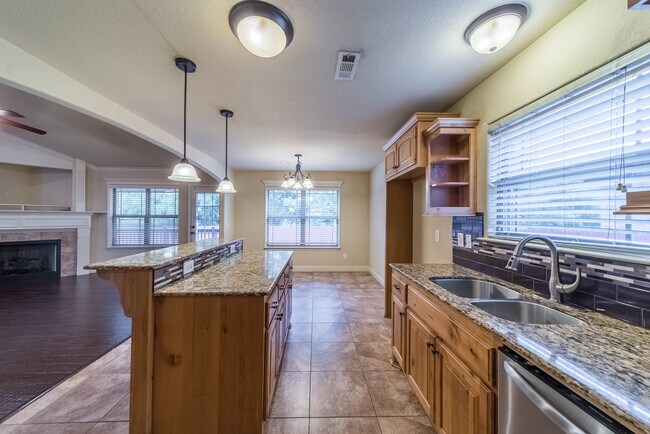 Building Photo - 3205 SW Briar Creek Ave