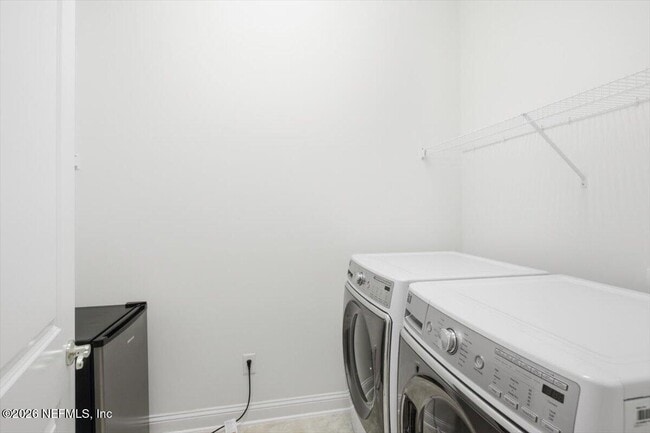 Building Photo - 743 E Dorchester Dr