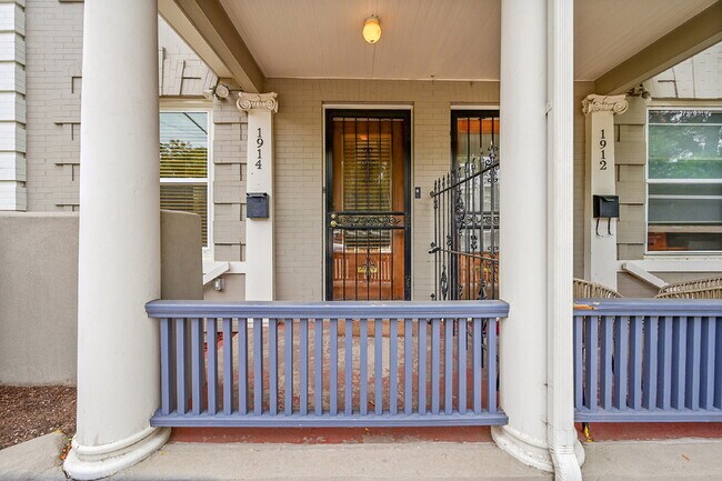 Building Photo - $2,295.00 - 3 Bedrooms, 1.5 Bathroom, Town...