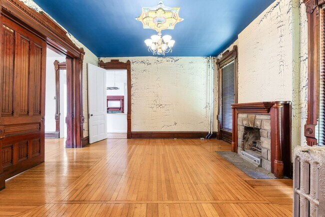 Building Photo - Huge Brick House in Victorian Village/Short North, Beautiful Woodwork 3 Car Garage and Swimming pool
