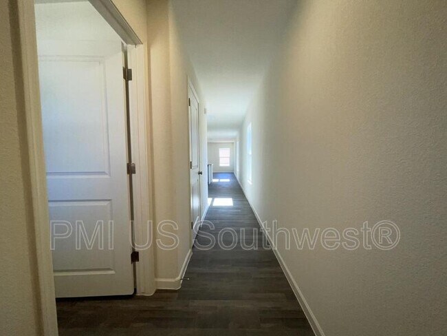 Building Photo - 2406 Village Dr