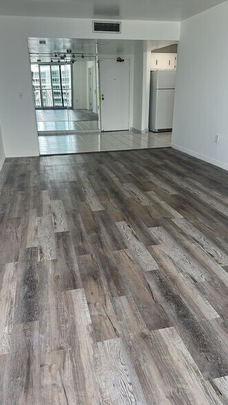 Building Photo - 9273 Collins Ave