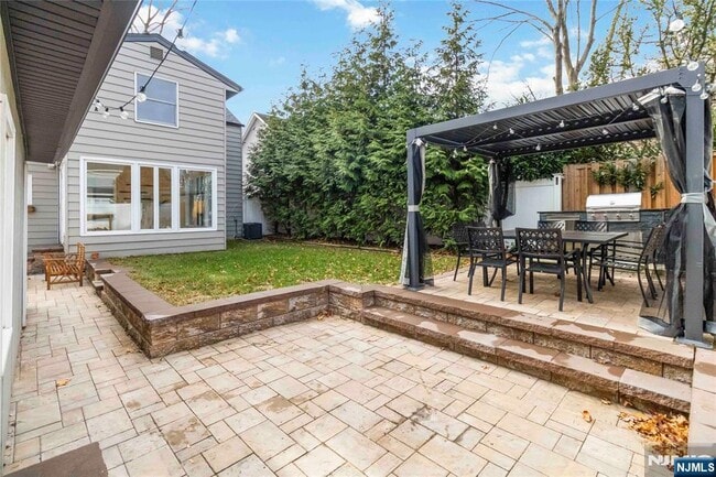 Building Photo - 31 Sherman Ave