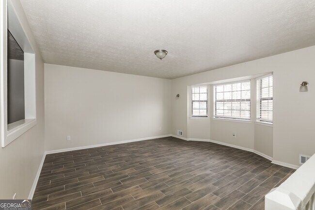 Building Photo - 2845 Woodhollow Ln