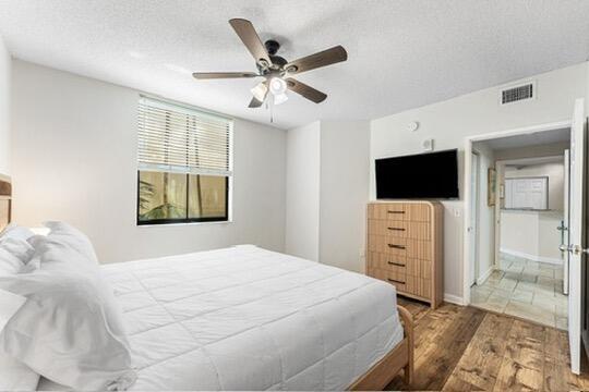 Building Photo - 720 S Sapodilla Ave
