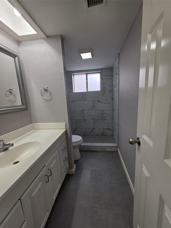 Building Photo - 9611 Jaywood St