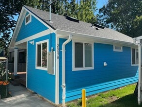 Building Photo - 2557 N Arlington Pl