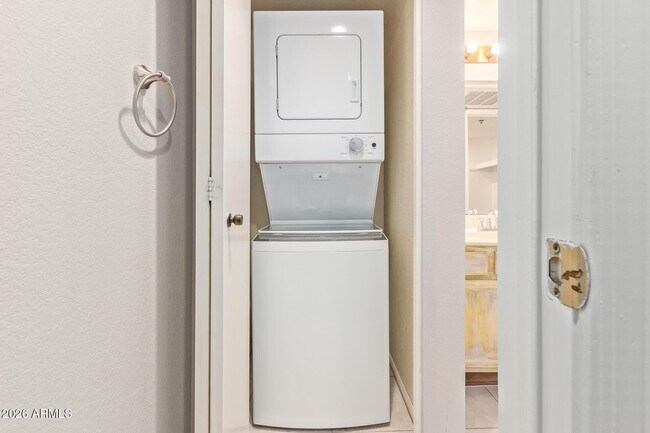 Building Photo - 10610 S 48th St