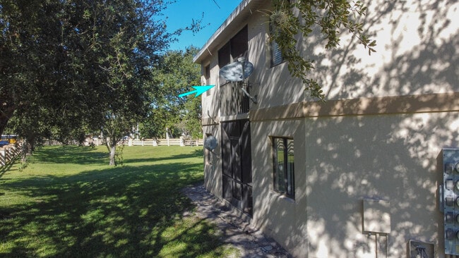 Building Photo - 2625 Heathcote Dr