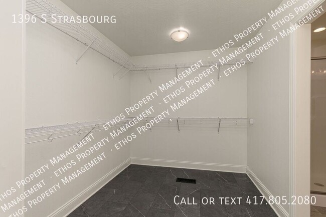 Building Photo - 1396 S Strasbourg-