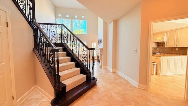 Building Photo - Gorgeous Two (2) Suites--- Executive Style 2BD/2.5BA + Loft, Two-Story TH at The Lake at Canyon L...