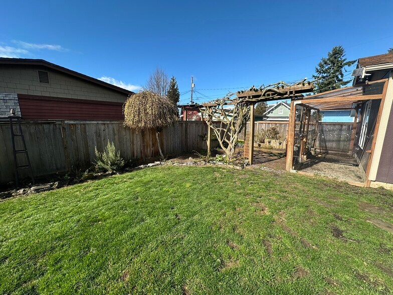 Building Photo - 701 S 59th St