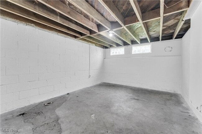 Building Photo - 4646 E 147th St