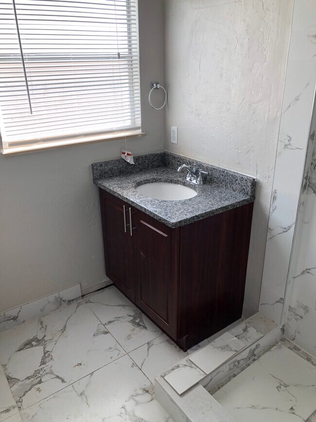 Building Photo - 208 Coventry St