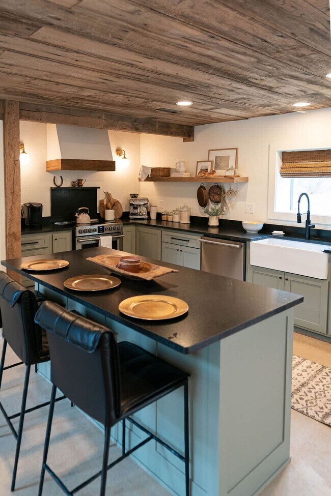 Building Photo - 8442 E McNelly Rd