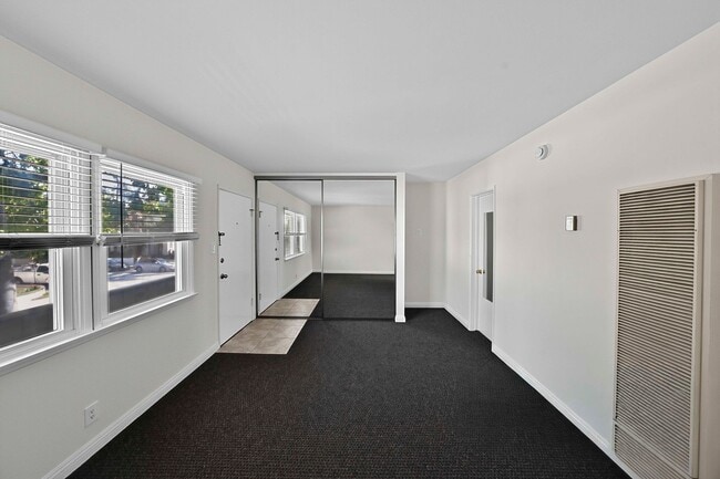 Building Photo - 75 Glendora Ave