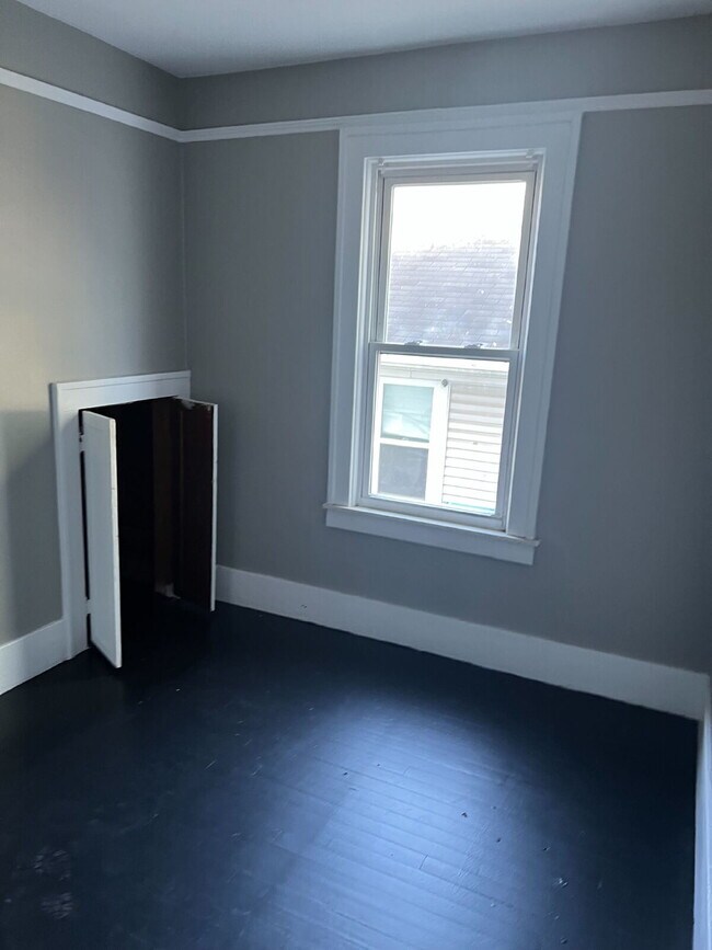 Building Photo - 7543 Lozier Ave