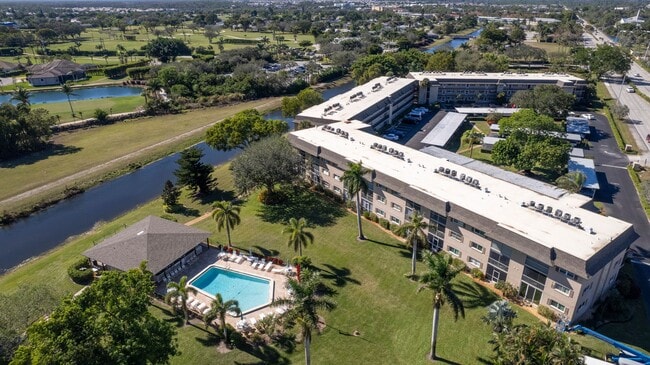 Building Photo - ** COUNTRY CLUB MANOR ** 2 BED / 2 BATH - CONDO - 55+ COMMUNITY - REMODELED - ANNUAL RENTAL