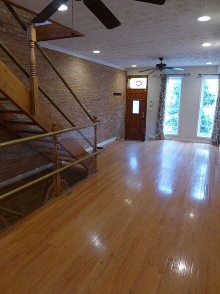 Building Photo - 713 Portland St