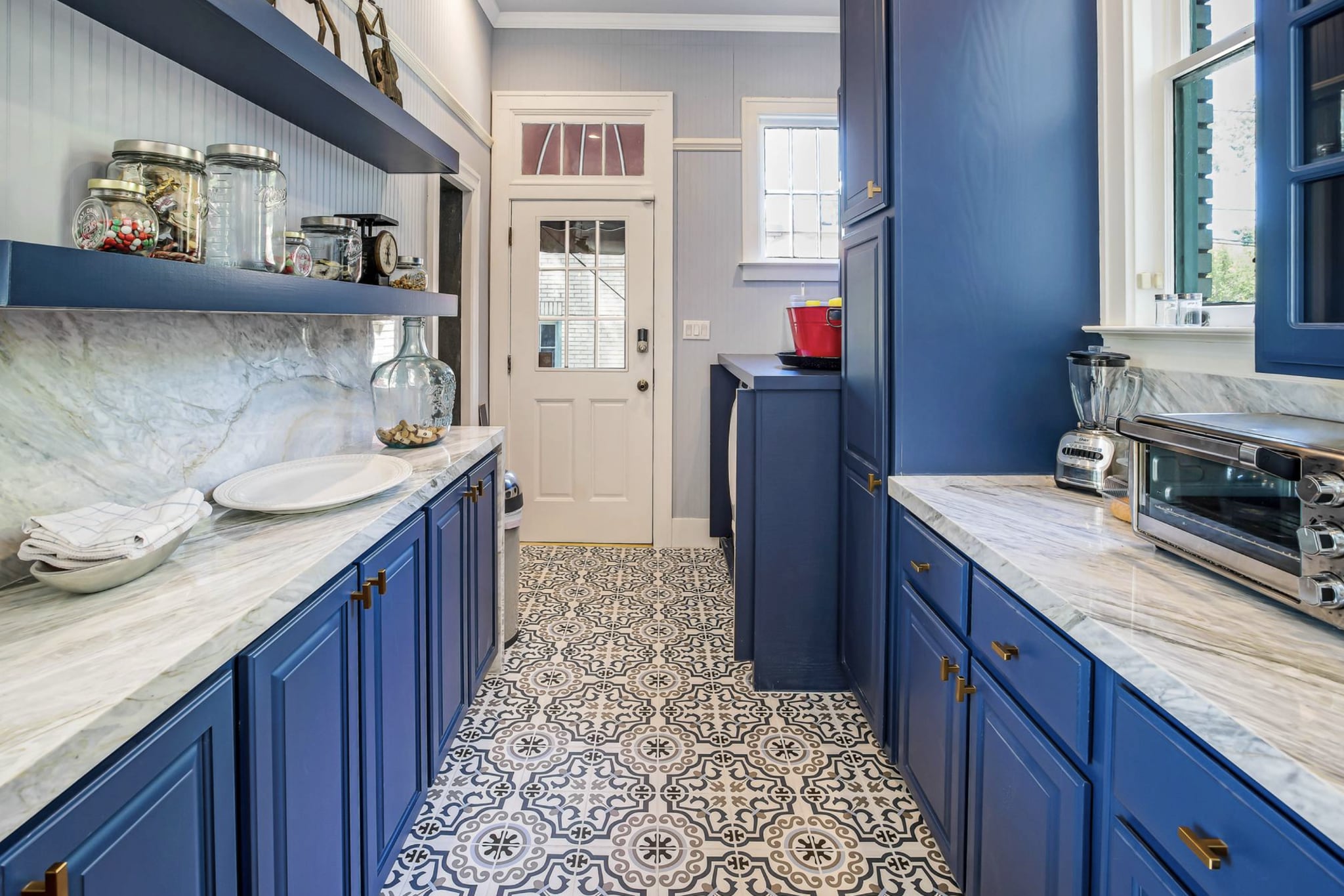 Building Photo - 624 E Victory Dr