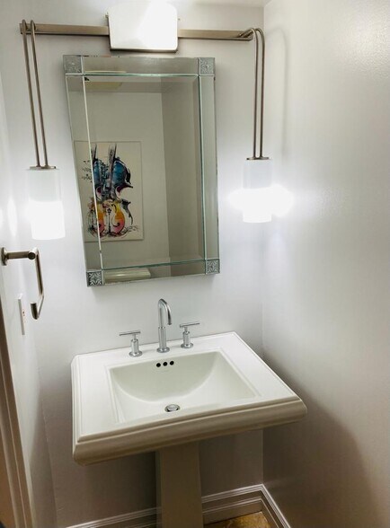 1/2 Bath - 2501 K St NW