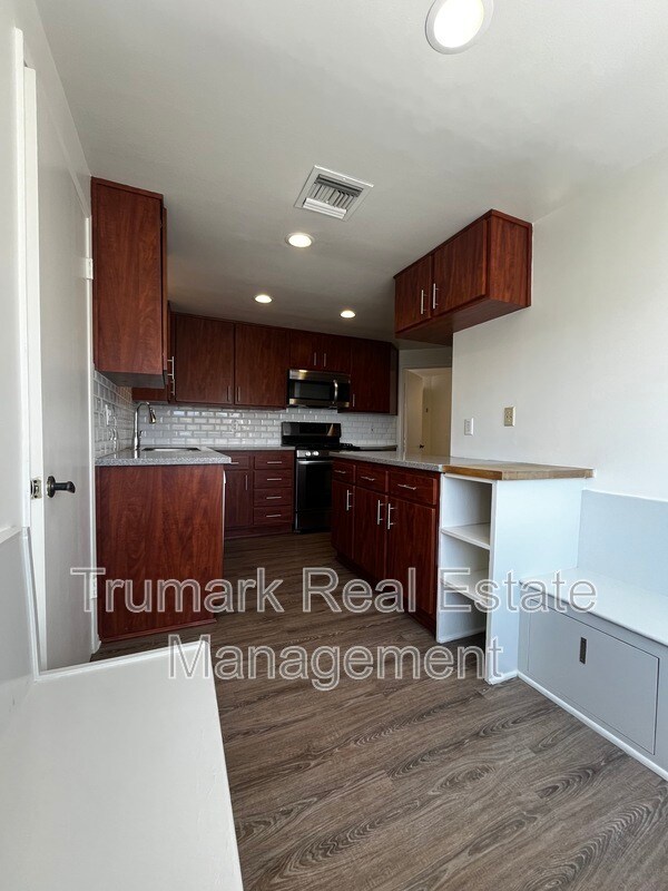 Building Photo - 412 N Kenwood St