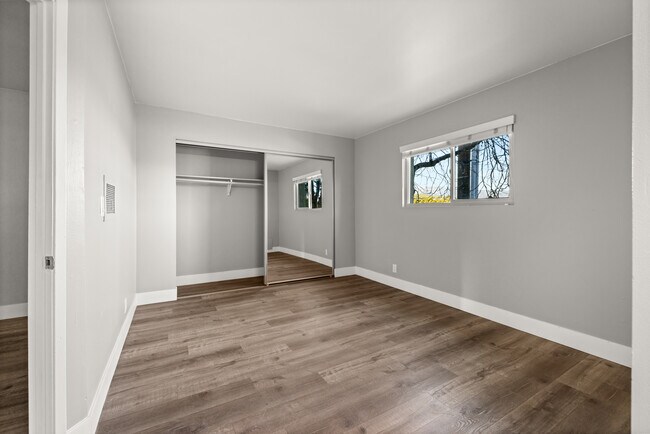 Building Photo - 10990 Del Norte St