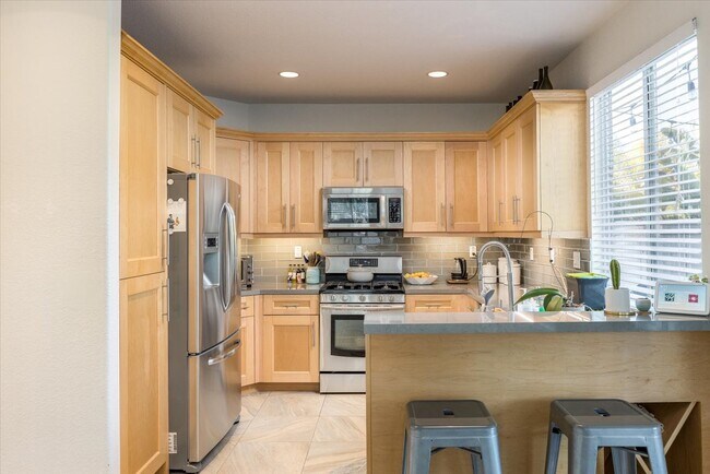 Building Photo - 1020 Cottage Way
