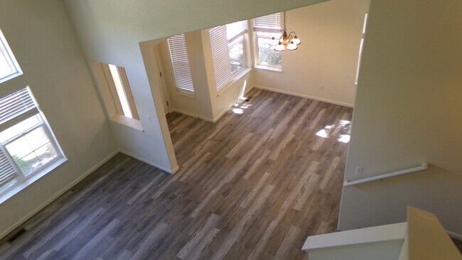 Building Photo - 217 Rock Bridge Ln