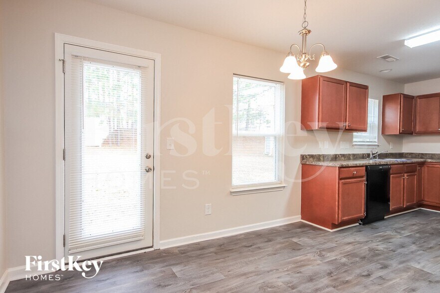 Building Photo - 358 Randolph Dr