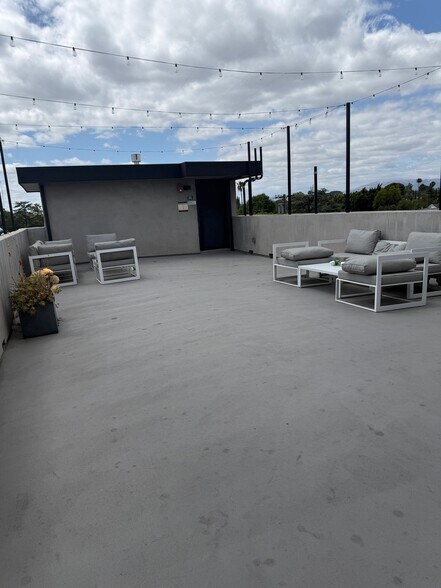 Building Photo - 5923 Laurel Canyon Blvd