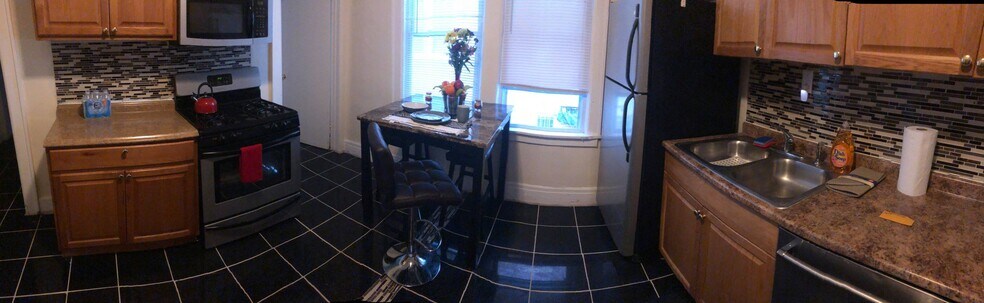 Building Photo - 1526 E Genesee St