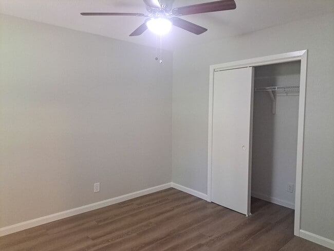 Building Photo - 4 Bedroom / 2 Bath / 2 Car Garage