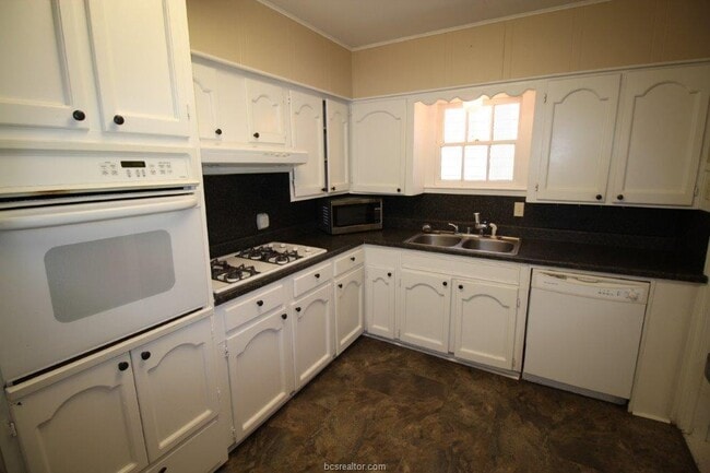 Building Photo - 1015 Milner Dr